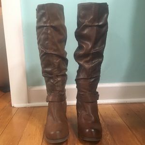 Brown boots size 10.